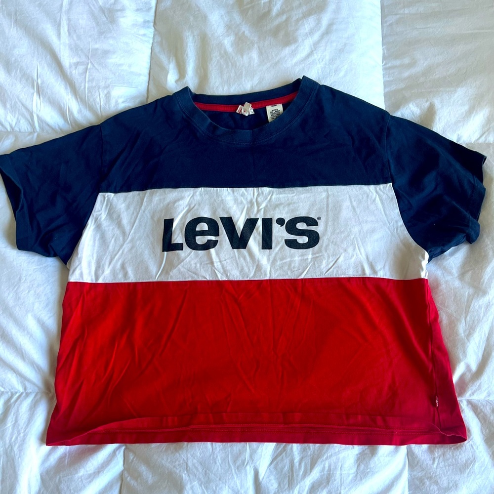 BUNDLE - 2 Levi’s T Shirts